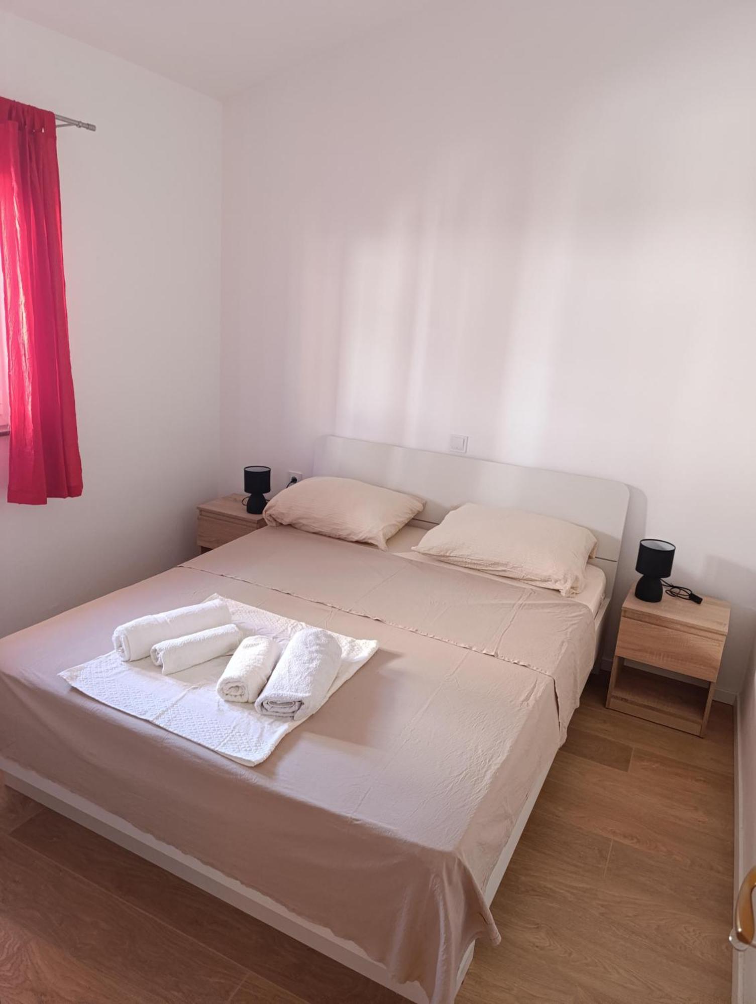 Apartmani Peko Pag Town Exteriör bild