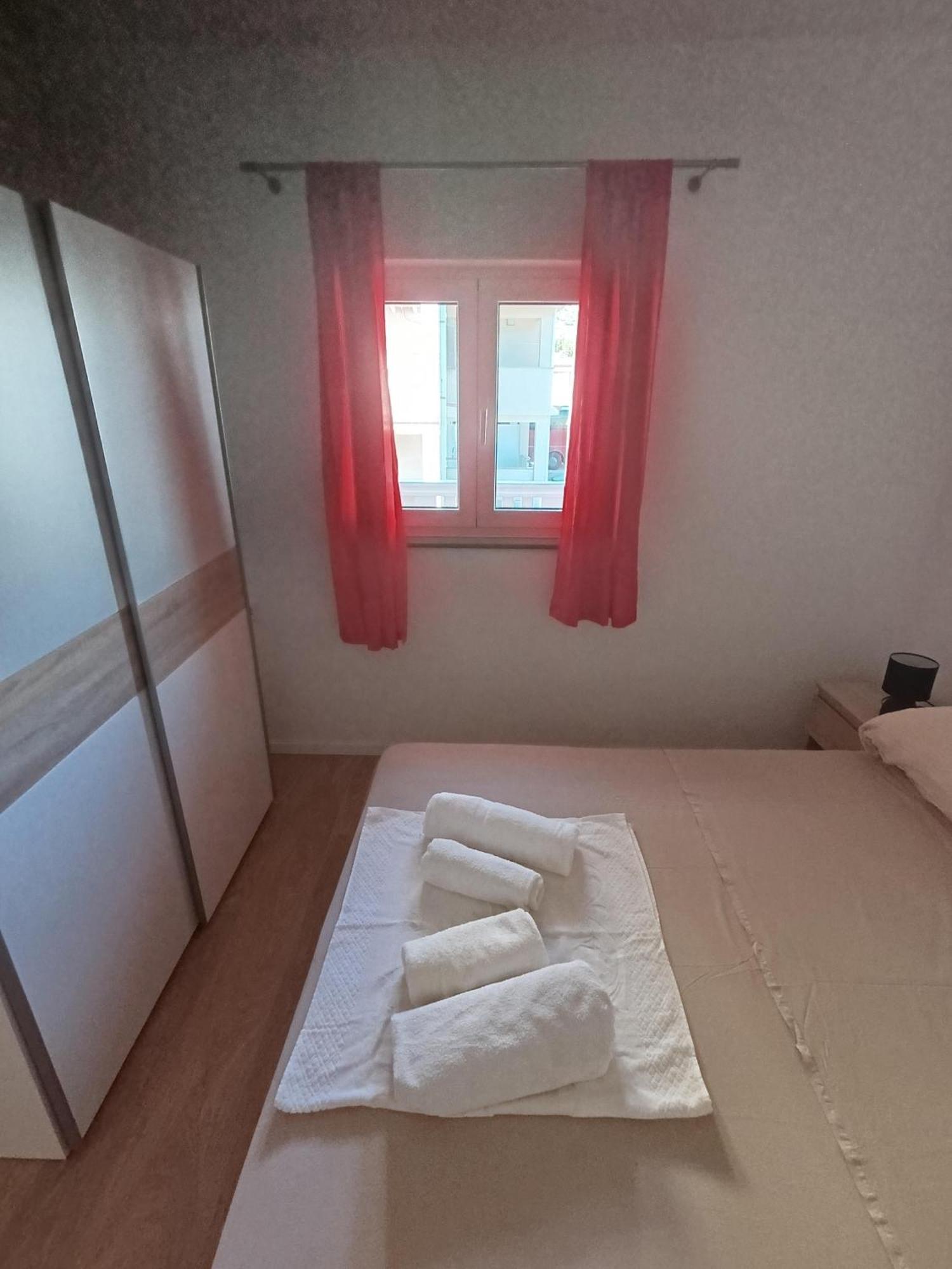 Apartmani Peko Pag Town Exteriör bild
