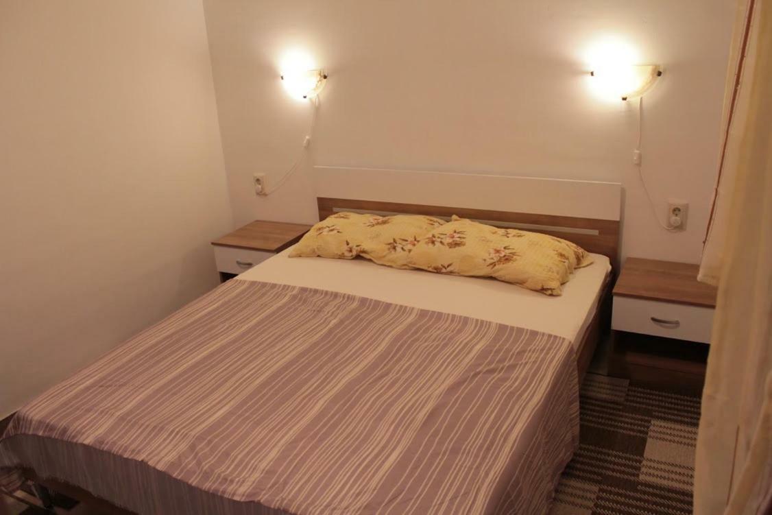Apartmani Peko Pag Town Exteriör bild