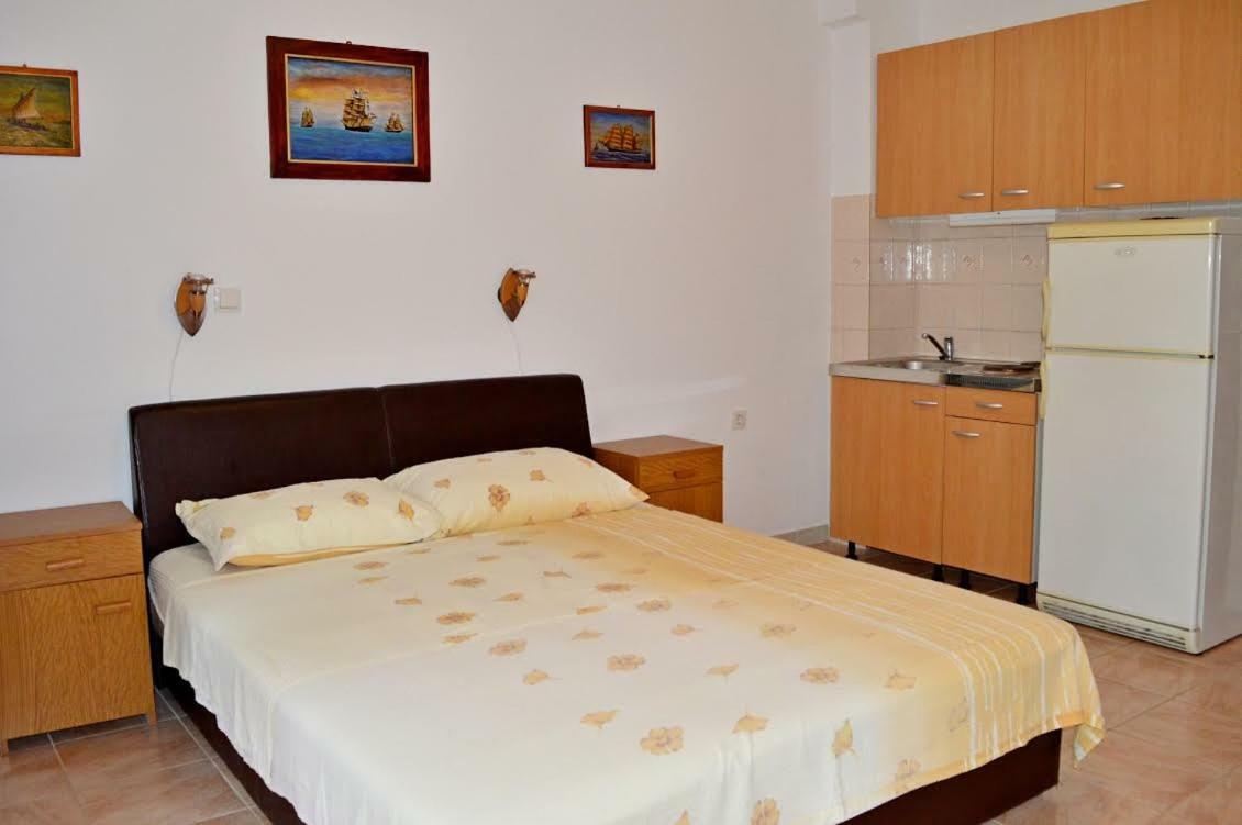 Apartmani Peko Pag Town Exteriör bild