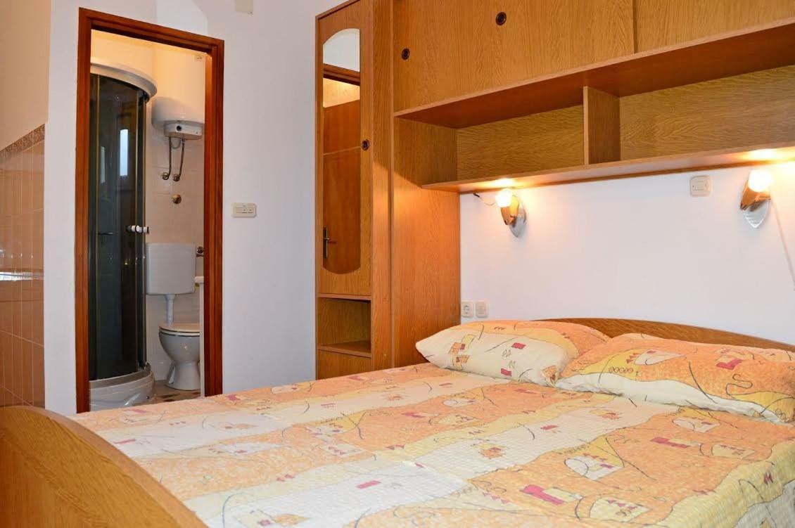 Apartmani Peko Pag Town Exteriör bild