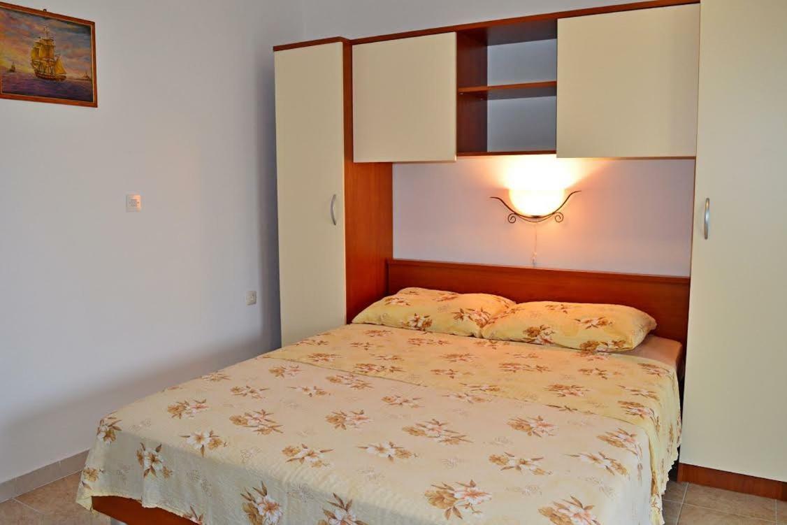 Apartmani Peko Pag Town Exteriör bild