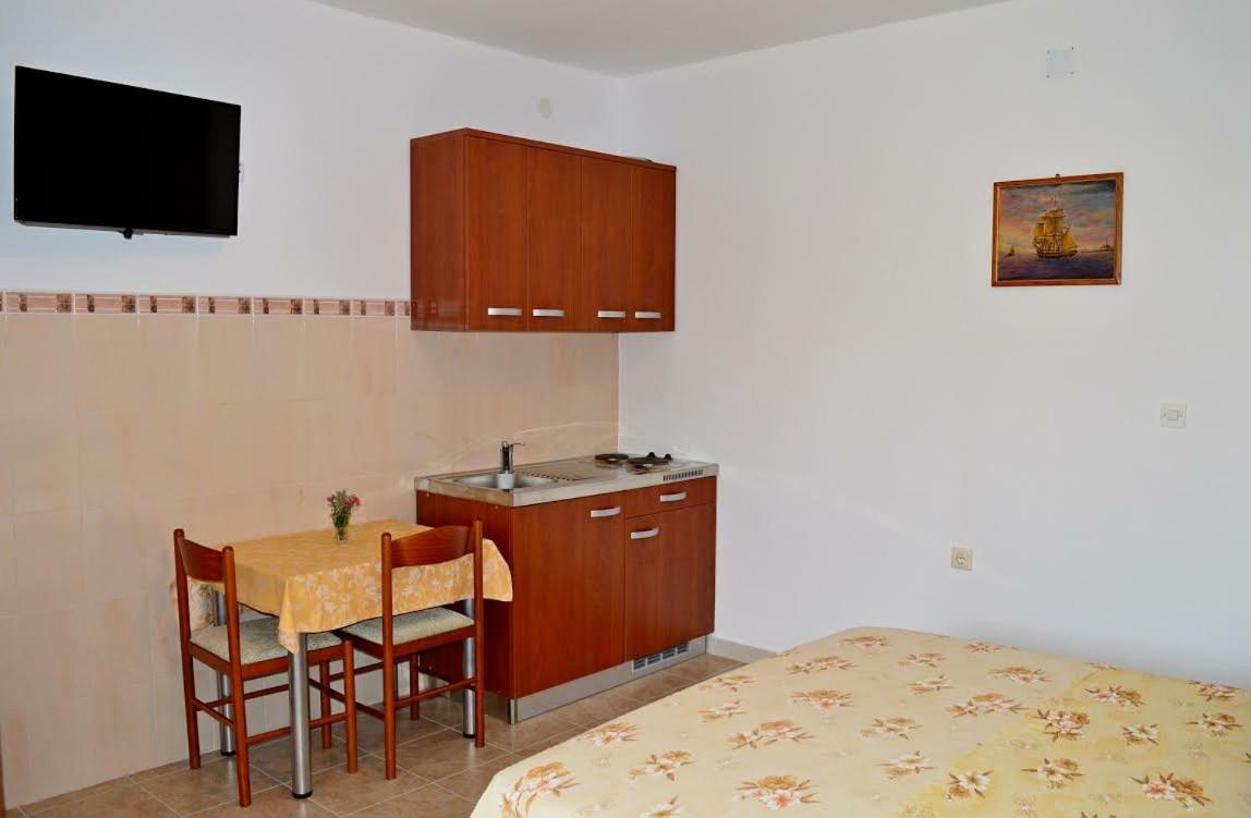 Apartmani Peko Pag Town Exteriör bild